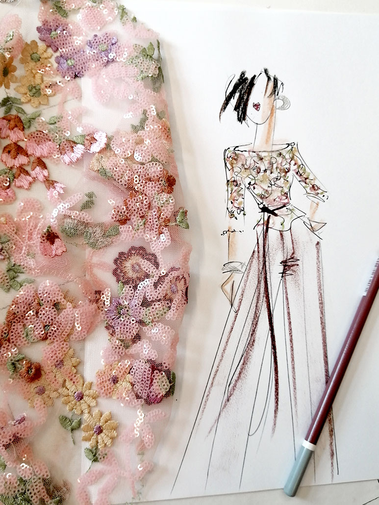 Modeskizze_Damen-Oberteil-ausTuellstickerei-mit-Pailletten_Rathmann-Couture Tüllstickerei mit Pailletten, dazu Hose aus Wollcrep und Gürtel aus Satinbändern