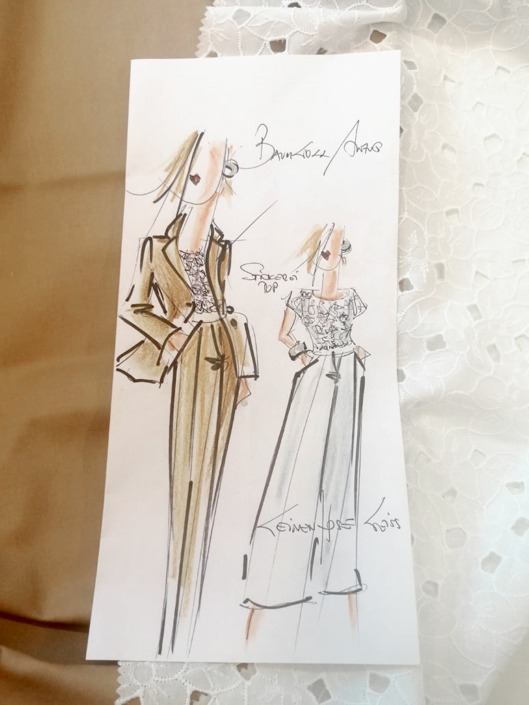 Anzug aus goldbraunem Baumwollsatin-stretch. Oberteil aus Baumwollstickerei – Modeskizze by Rathmann Couture Maßanfertigung Anzug aus goldbraunem Baumwollsatin stretch